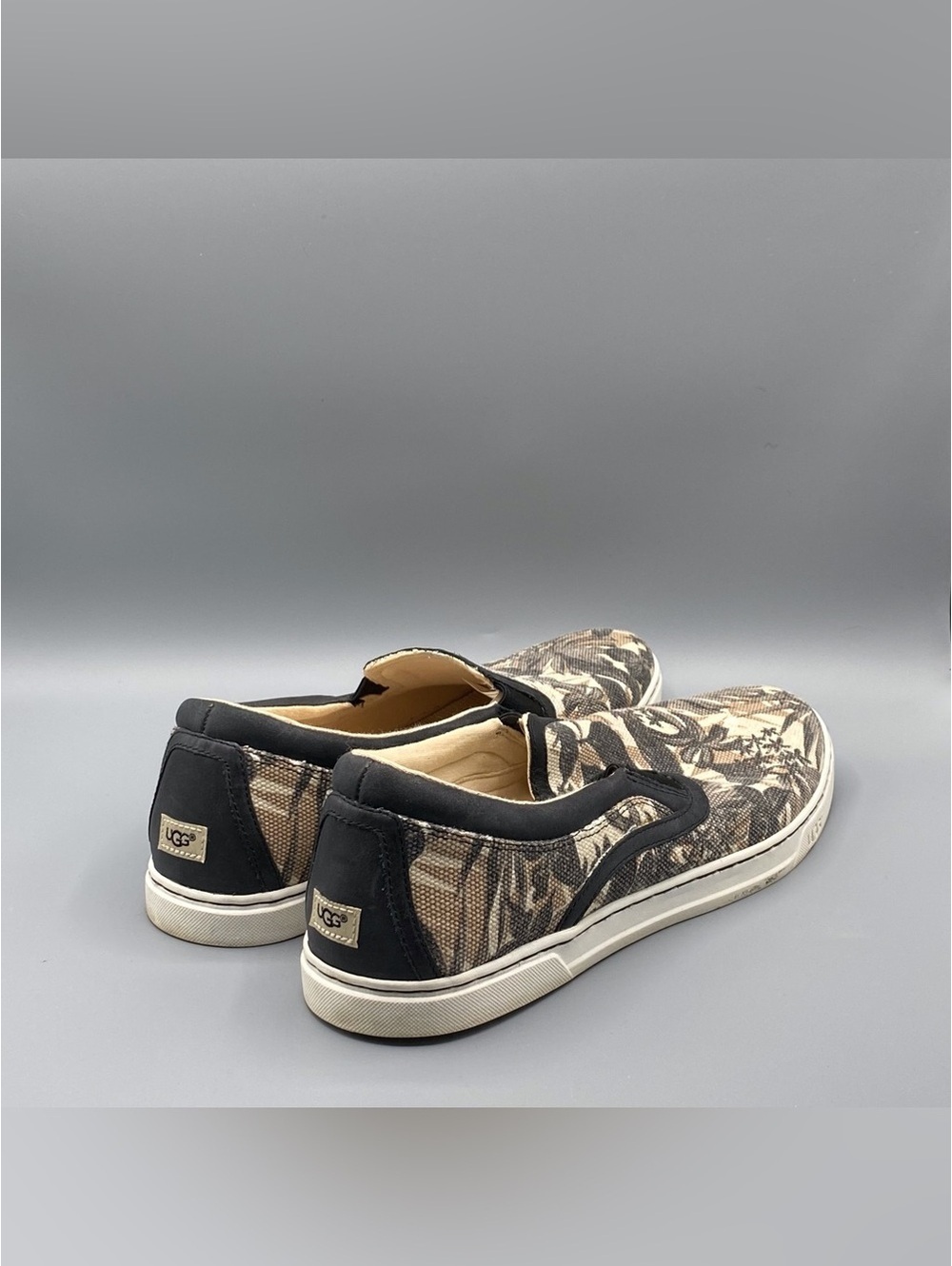 UGG Women's Black and Tan Patterned Flats - Picture 3 of 4